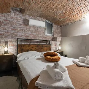  Apartment Statuto